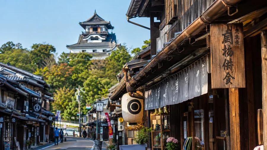 Exploring Inuyama Castle Town & Showa Alley