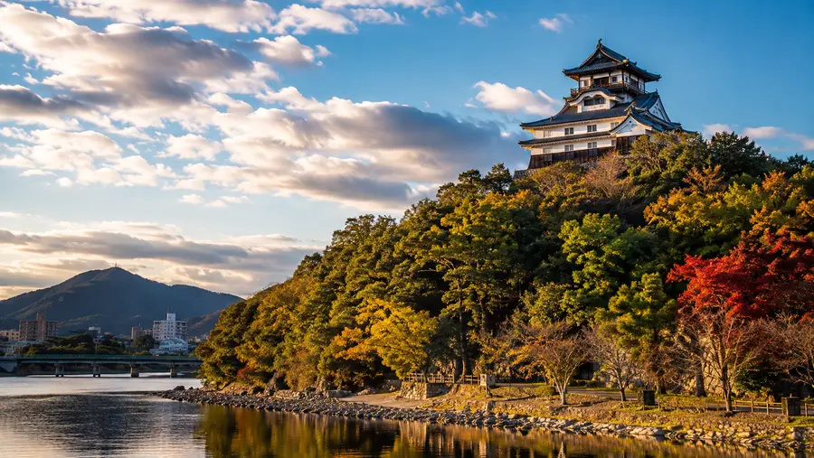 Ingressos, taxas e horário de funcionamento do Castelo de Inuyama